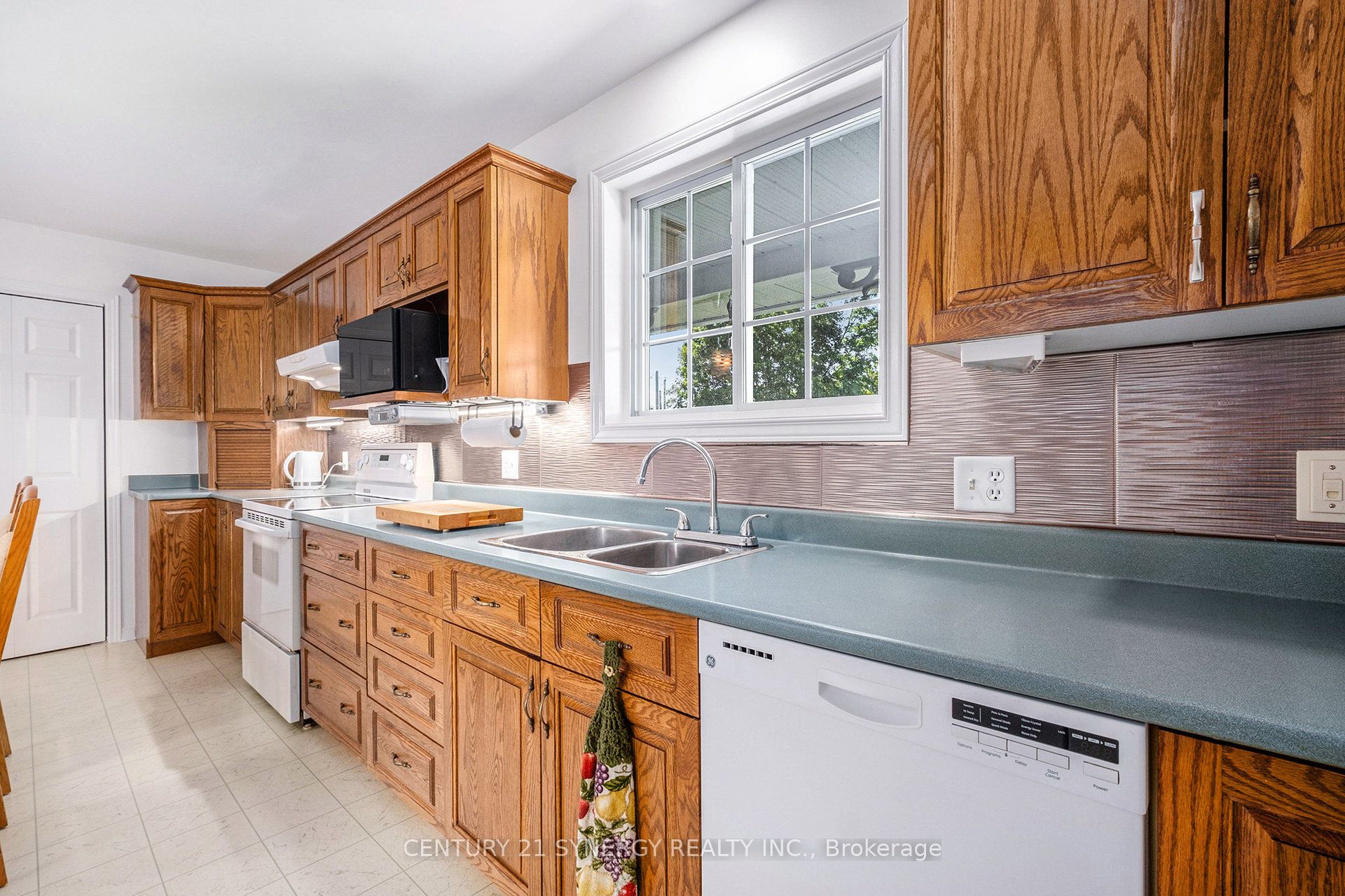 887 Macpherson Road Property Photo 11