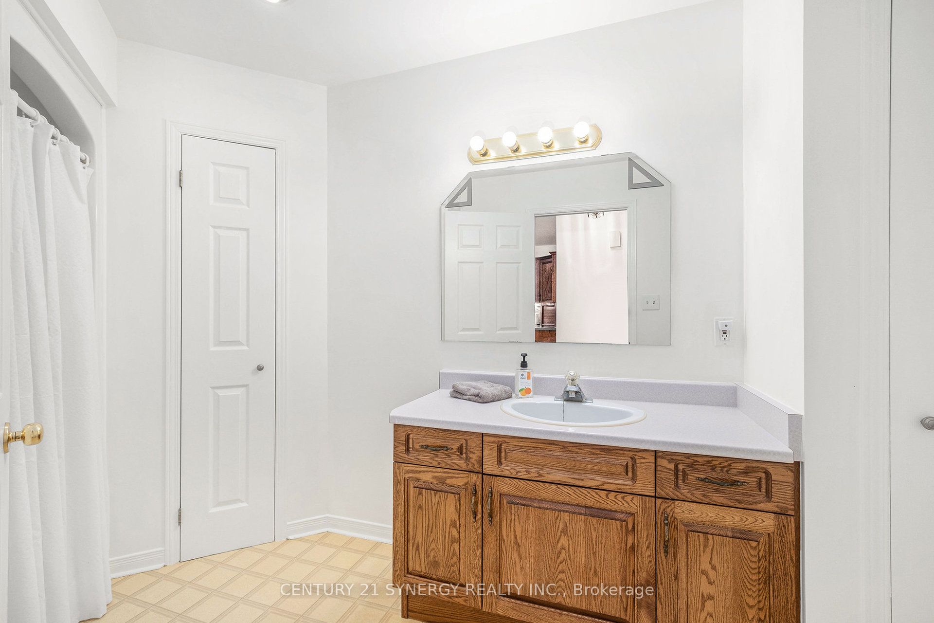 887 Macpherson Road Property Photo 15