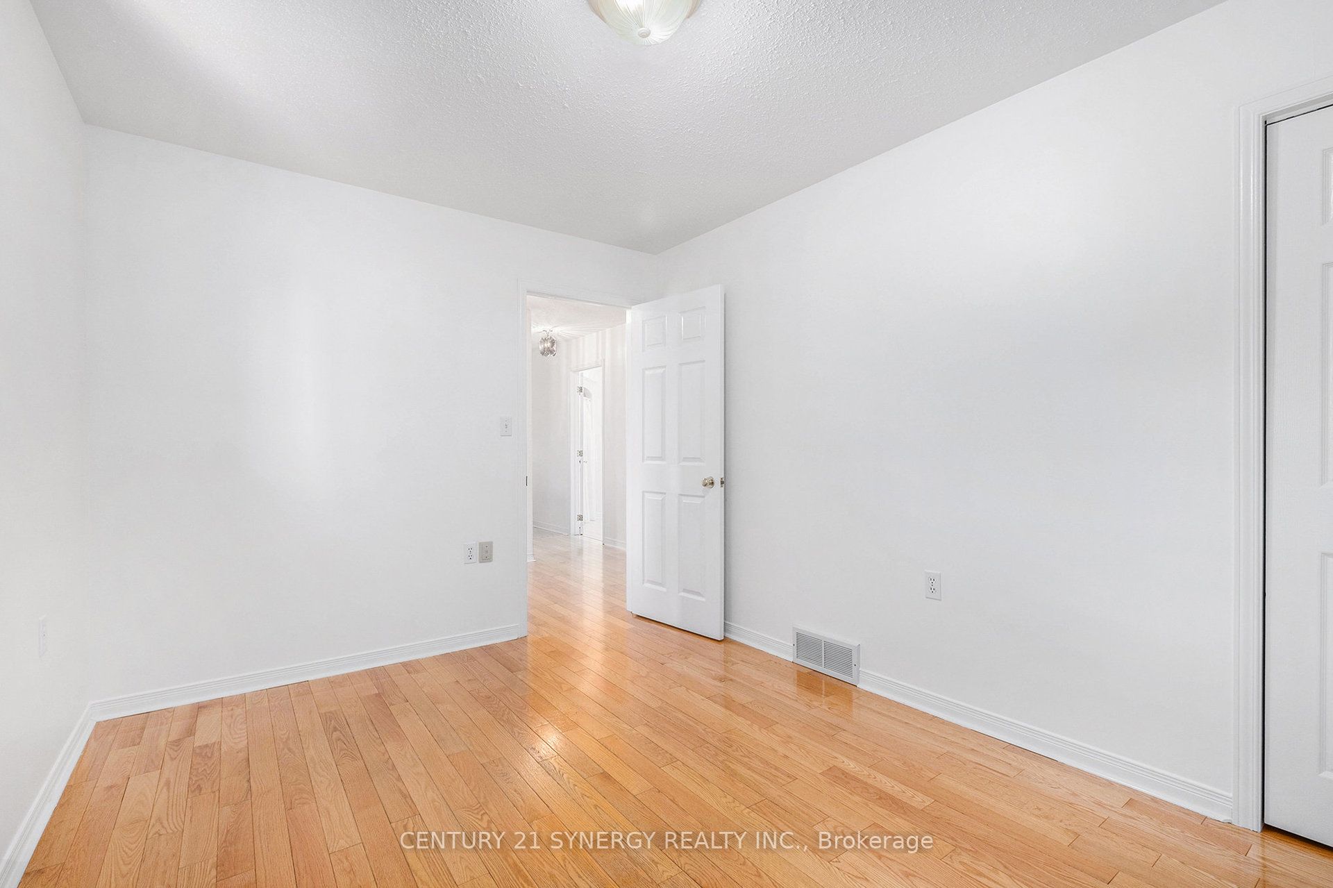 887 Macpherson Road Property Photo 18