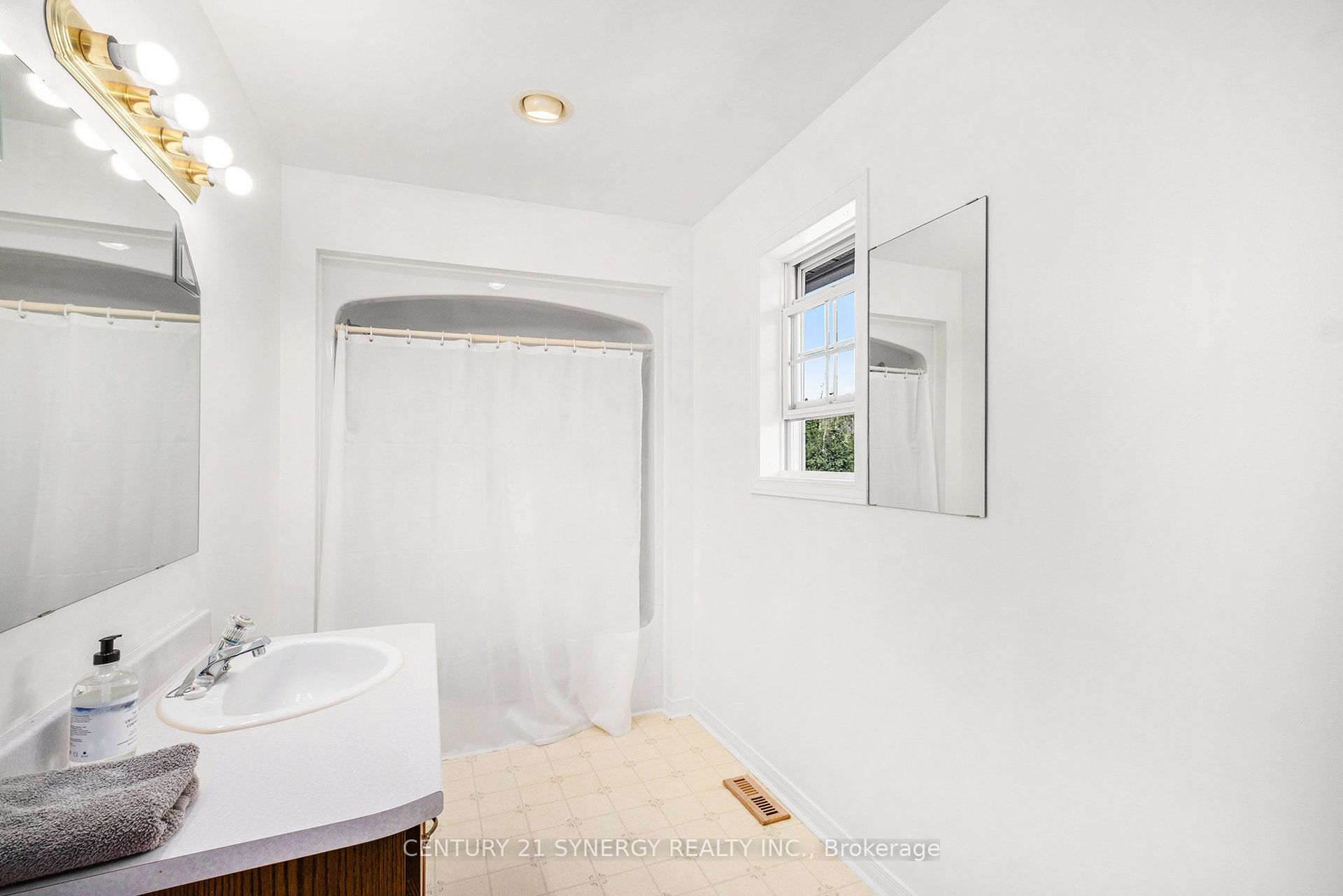 887 Macpherson Road Property Photo 19