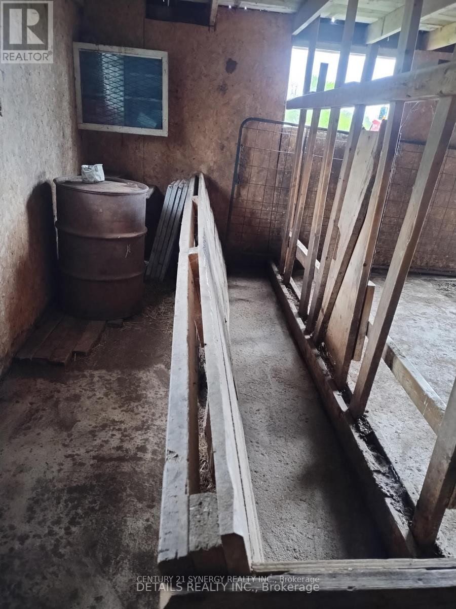 887 Macpherson Road Property Photo 39