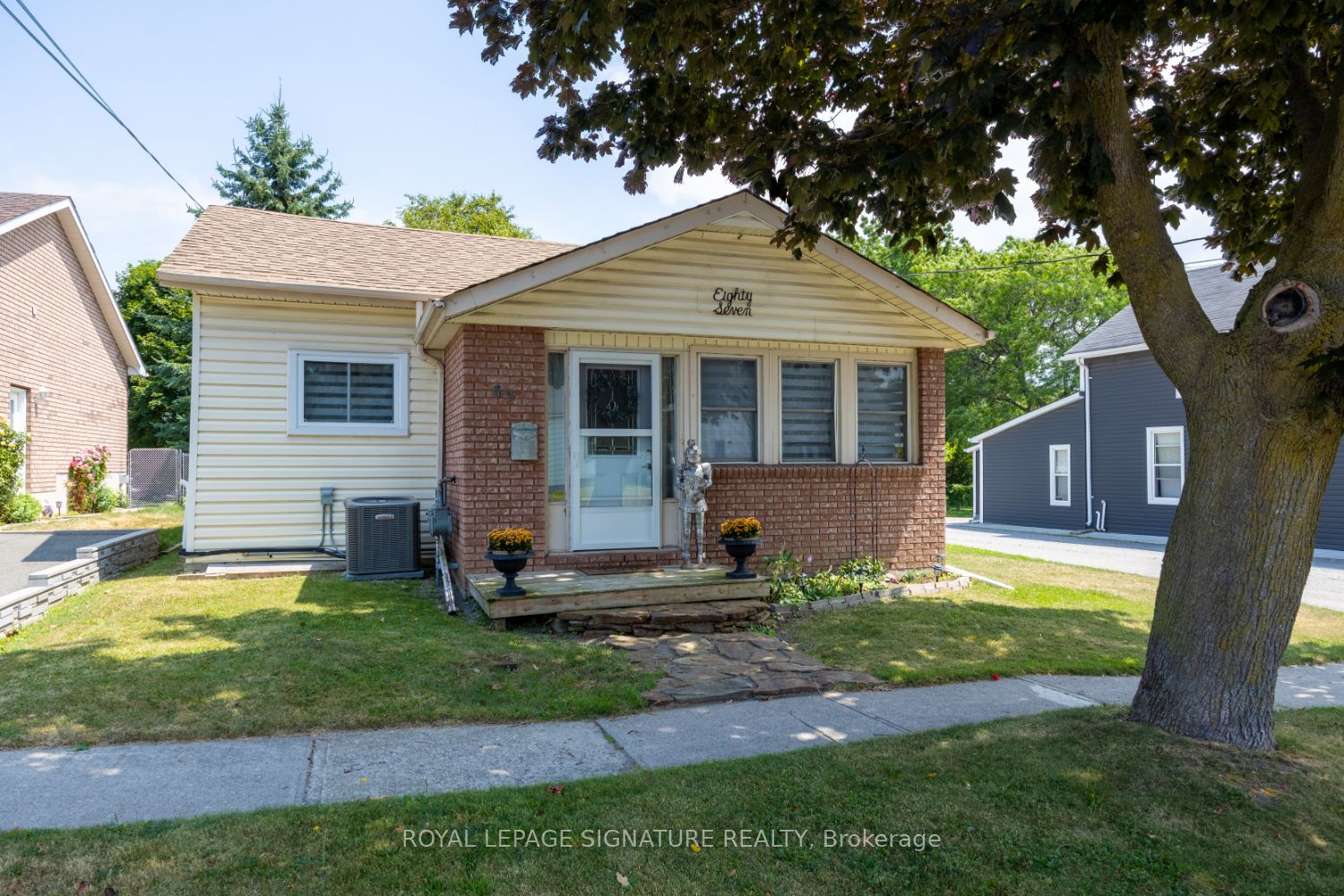 87 Hope Street S Property Photo 1