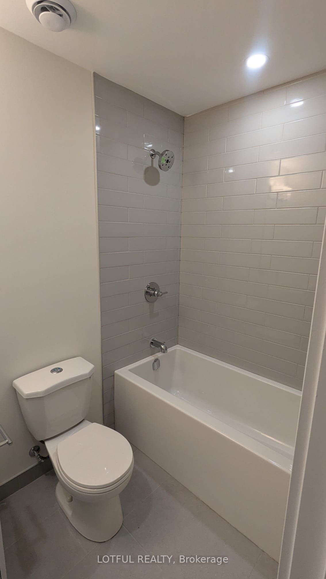 630 Churchill Avenue N 302 Property Photo 10