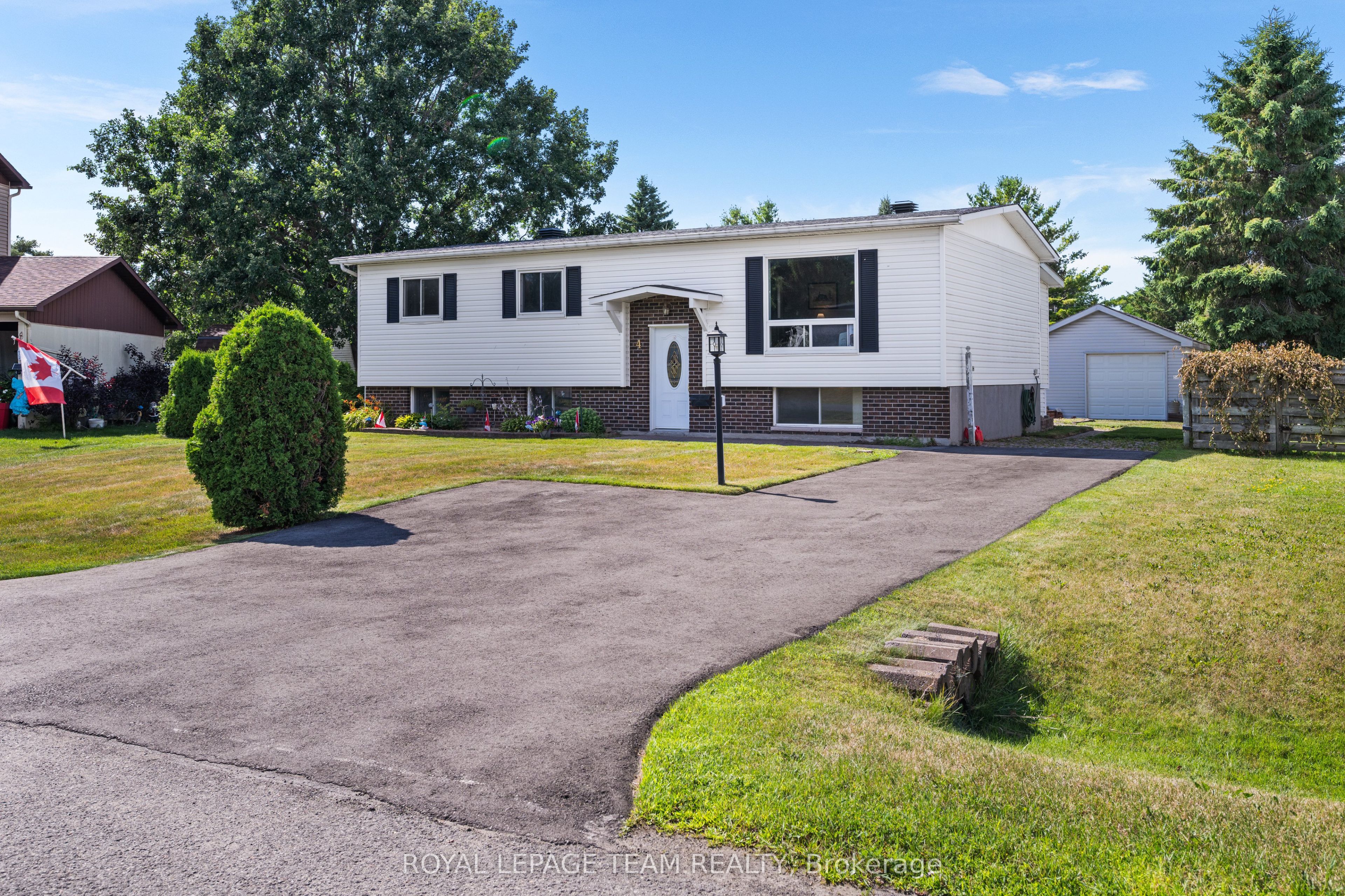 4 Dowdall Crescent Property Photo 1
