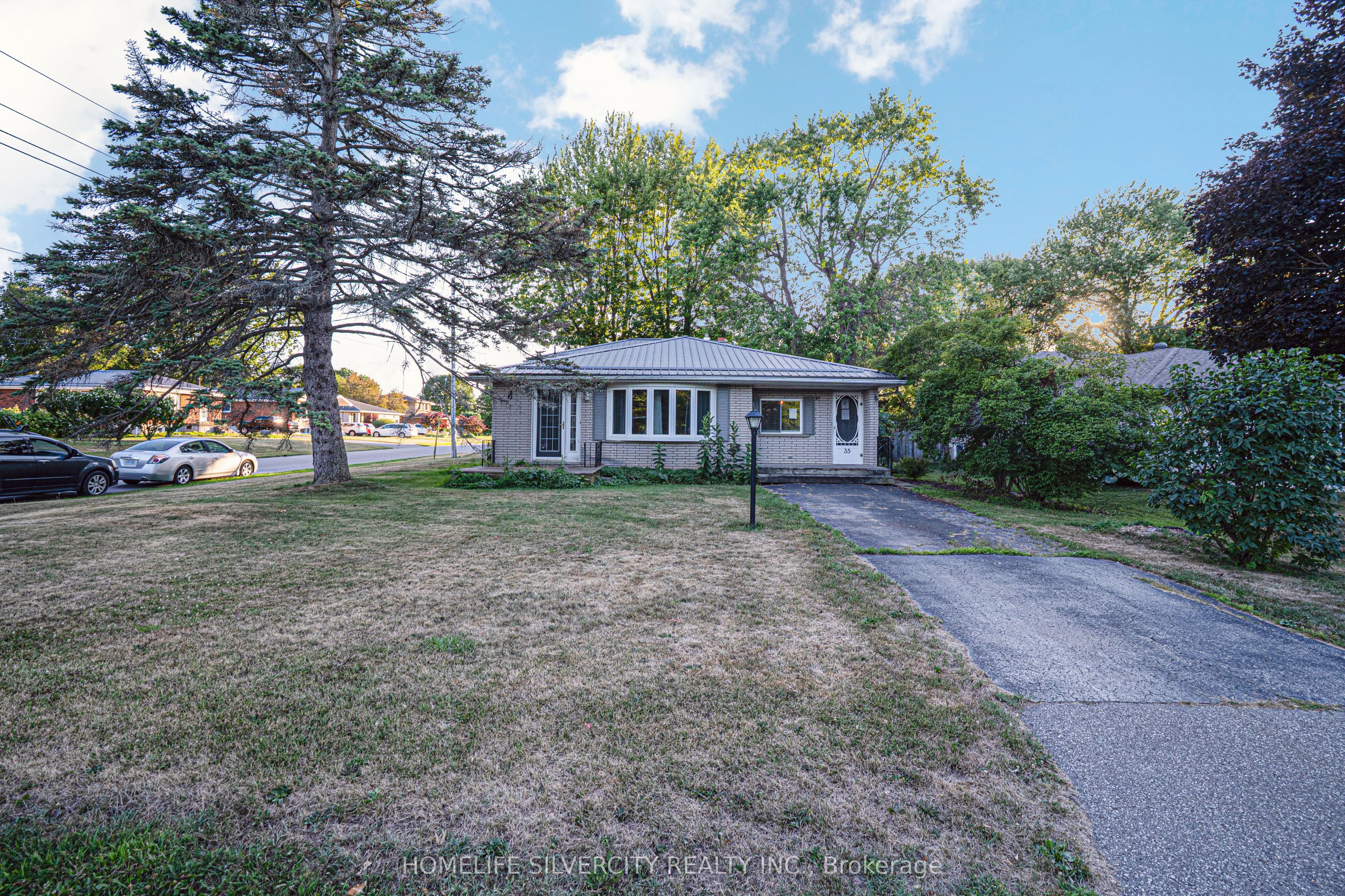 35 Lynn Park Avenue Property Photo 1