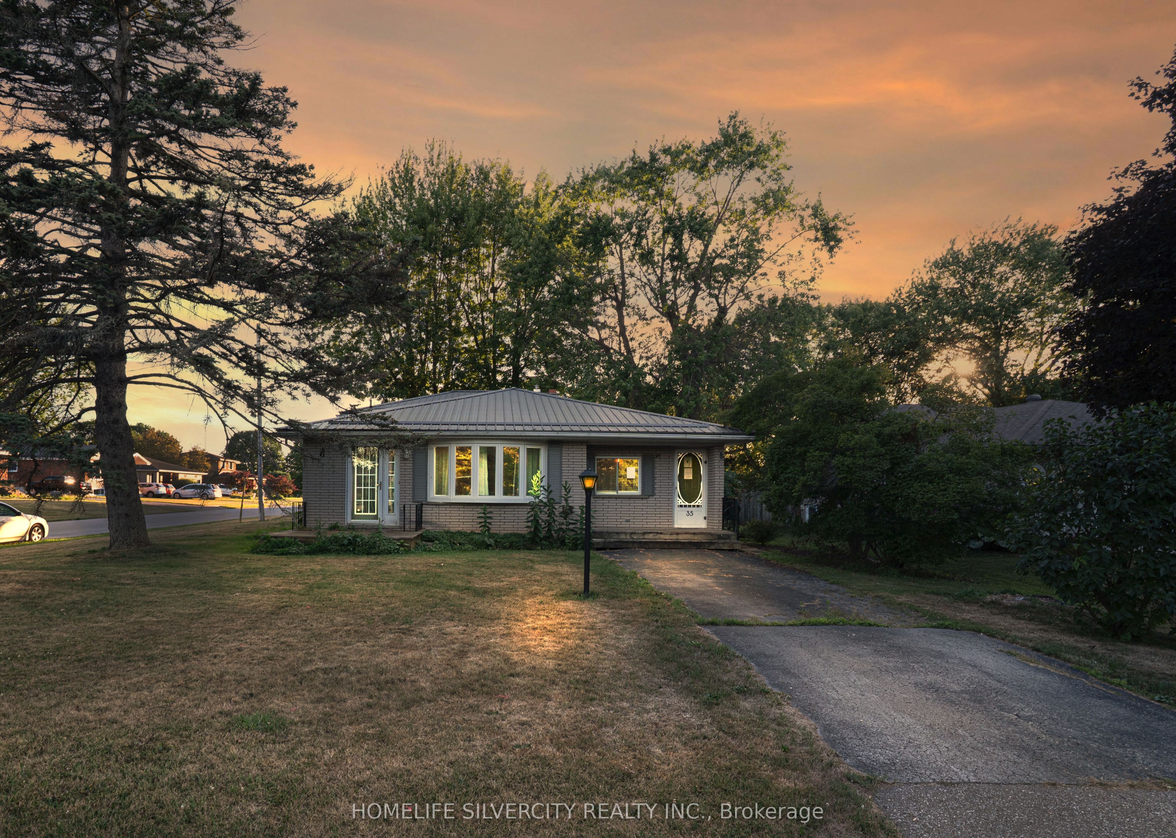 35 Lynn Park Avenue Property Photo 2