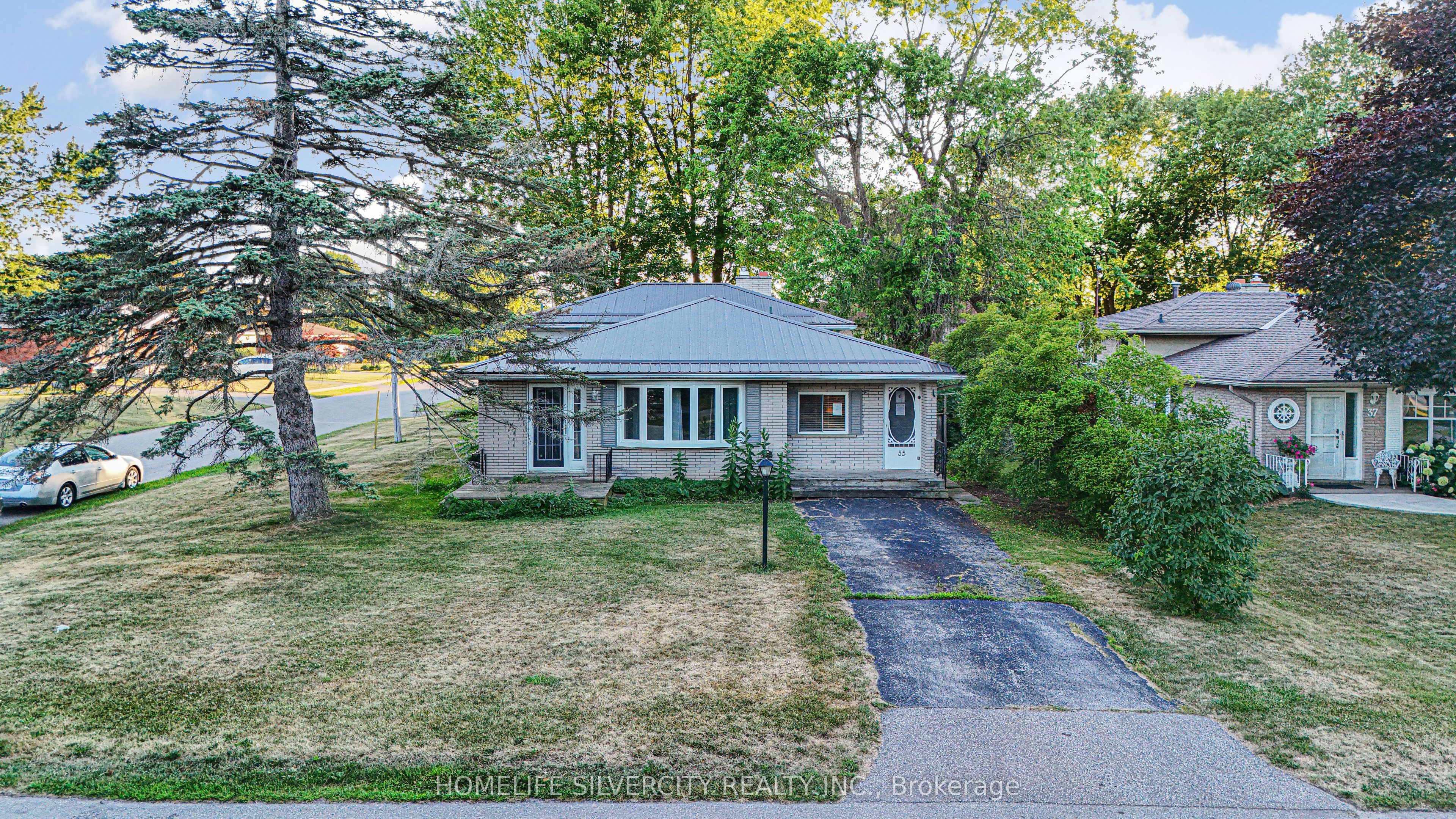 35 Lynn Park Avenue Property Photo 3