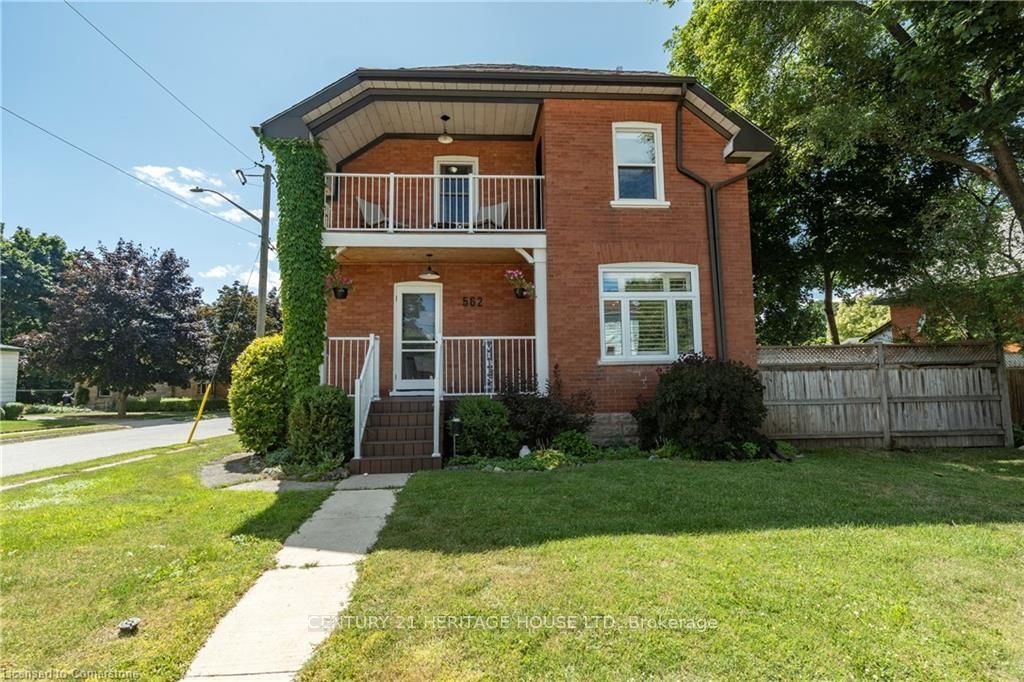 562 Laurel Street Property Photo 2