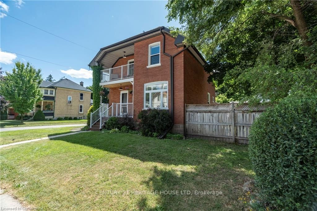 562 Laurel Street Property Photo 3