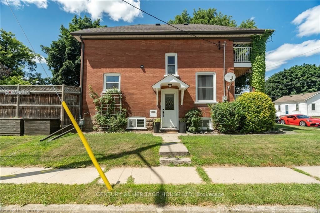 562 Laurel Street Property Photo 5