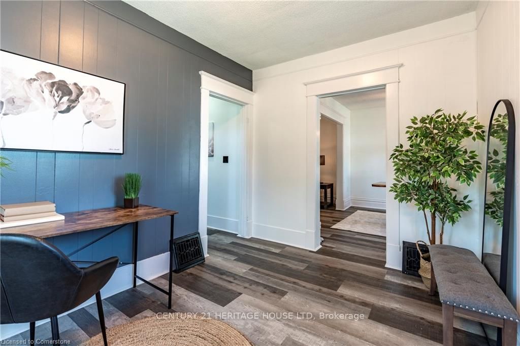 562 Laurel Street Property Photo 9