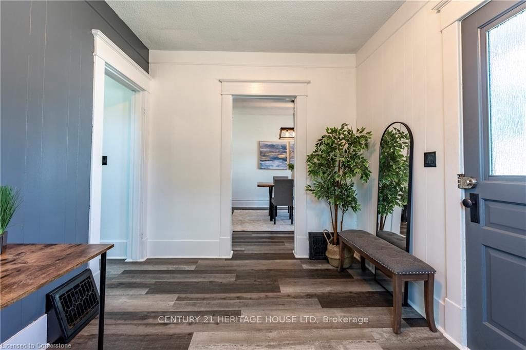 562 Laurel Street Property Photo 10