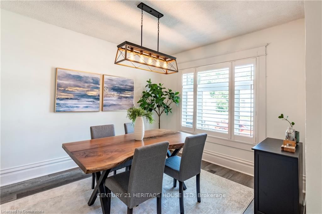 562 Laurel Street Property Photo 11