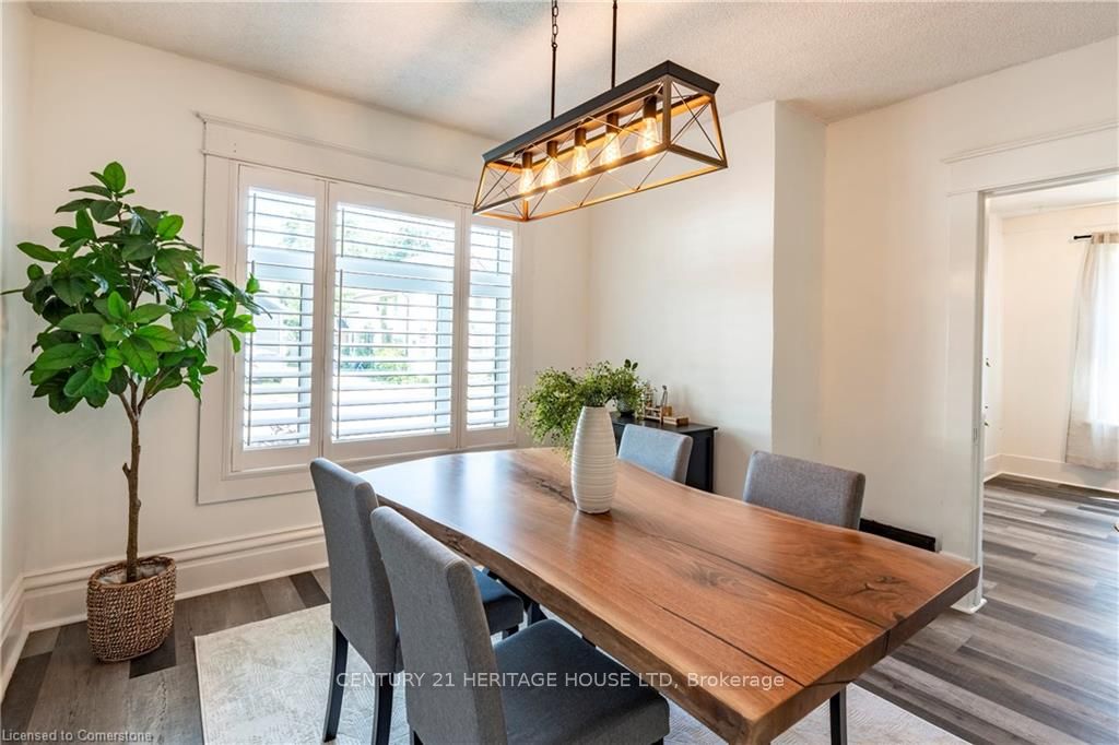 562 Laurel Street Property Photo 13