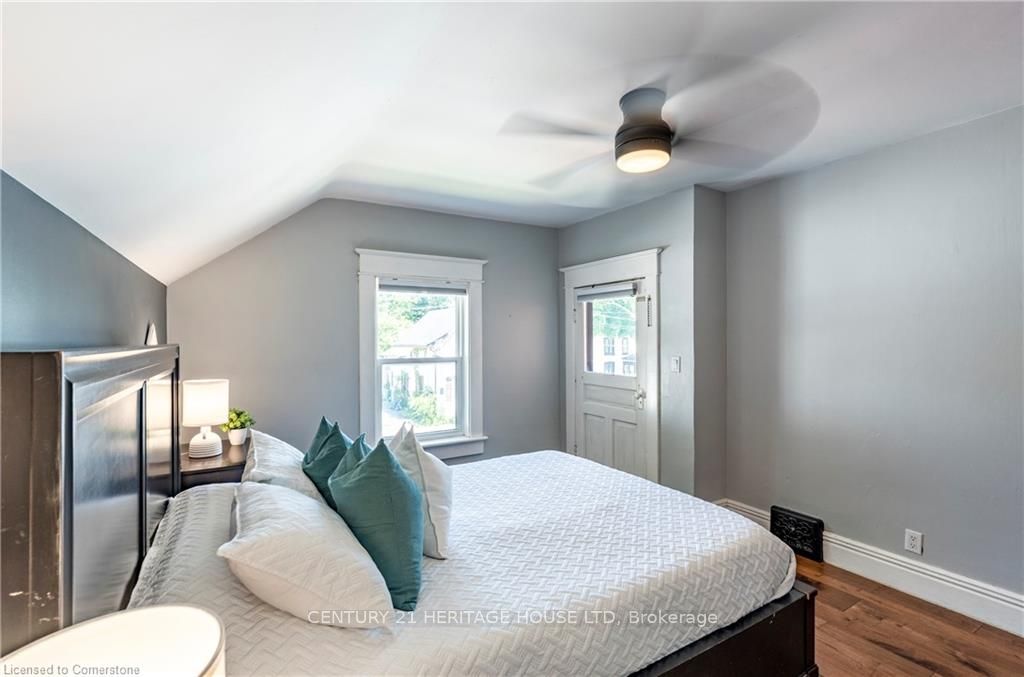 562 Laurel Street Property Photo 32