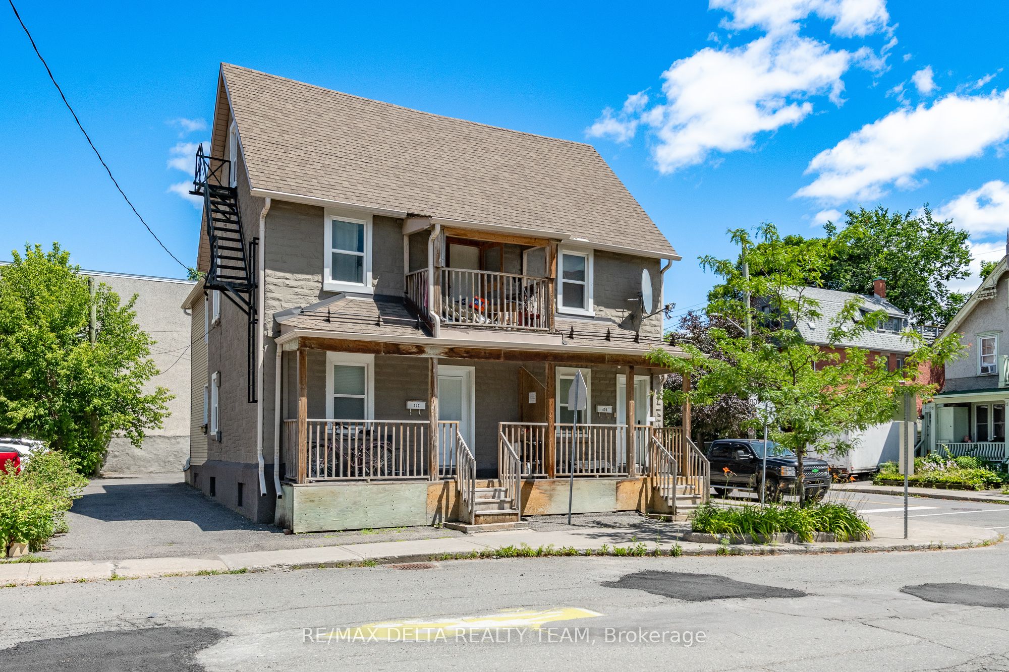 437-439 BOOTH Street Property Photo 1