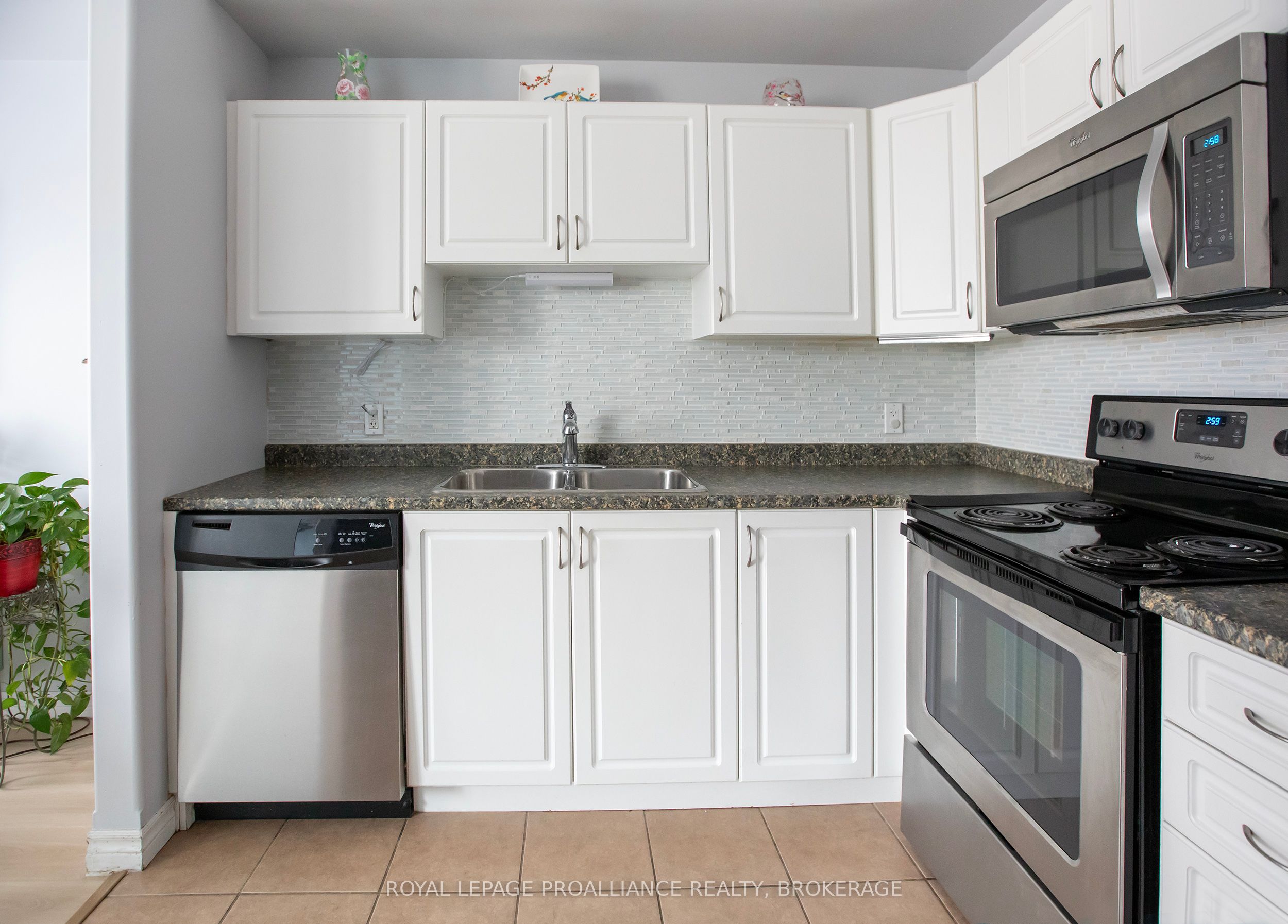 875 Newmarket Lane Property Photo 3