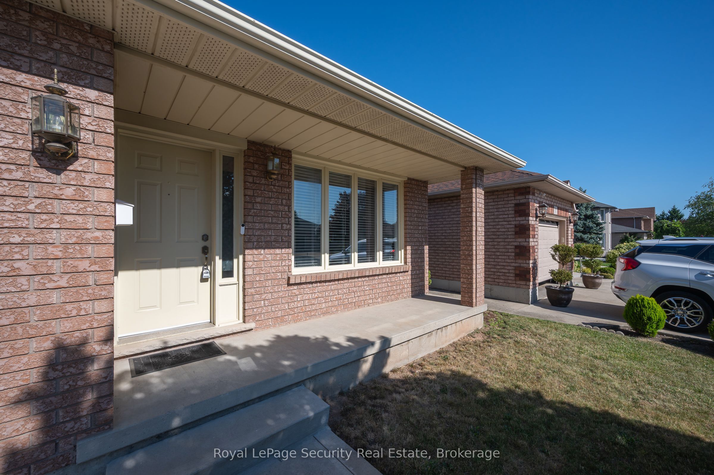 107 Fairington Crescent Property Photo 1