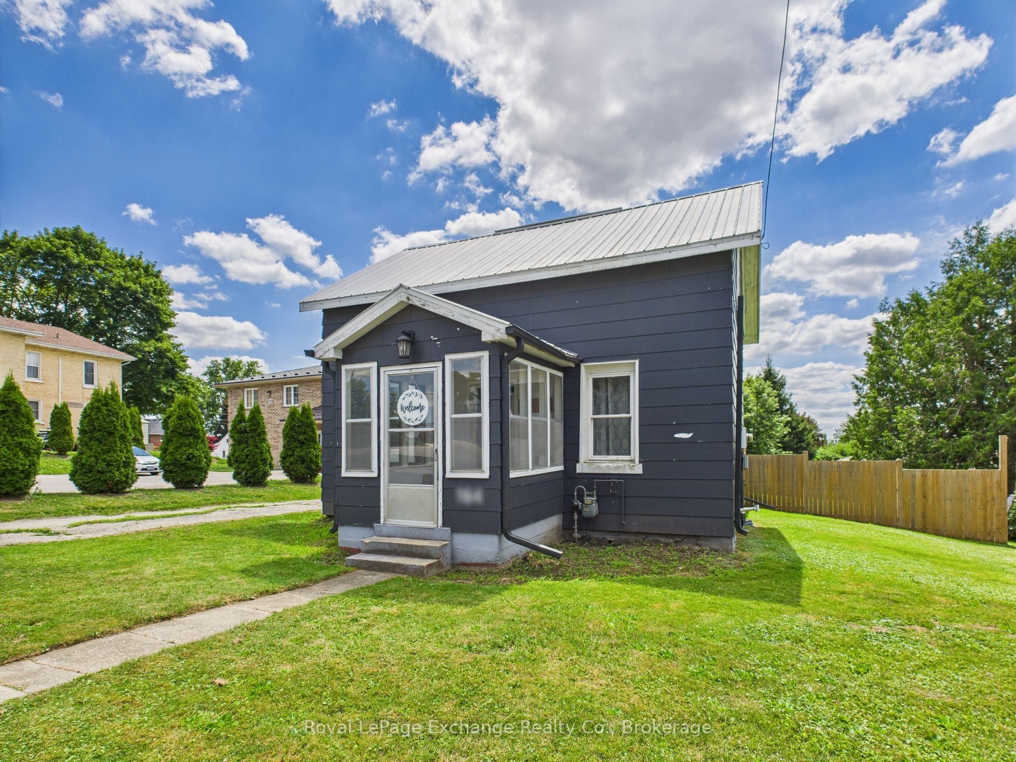 164 Victoria Street E Property Photo 1