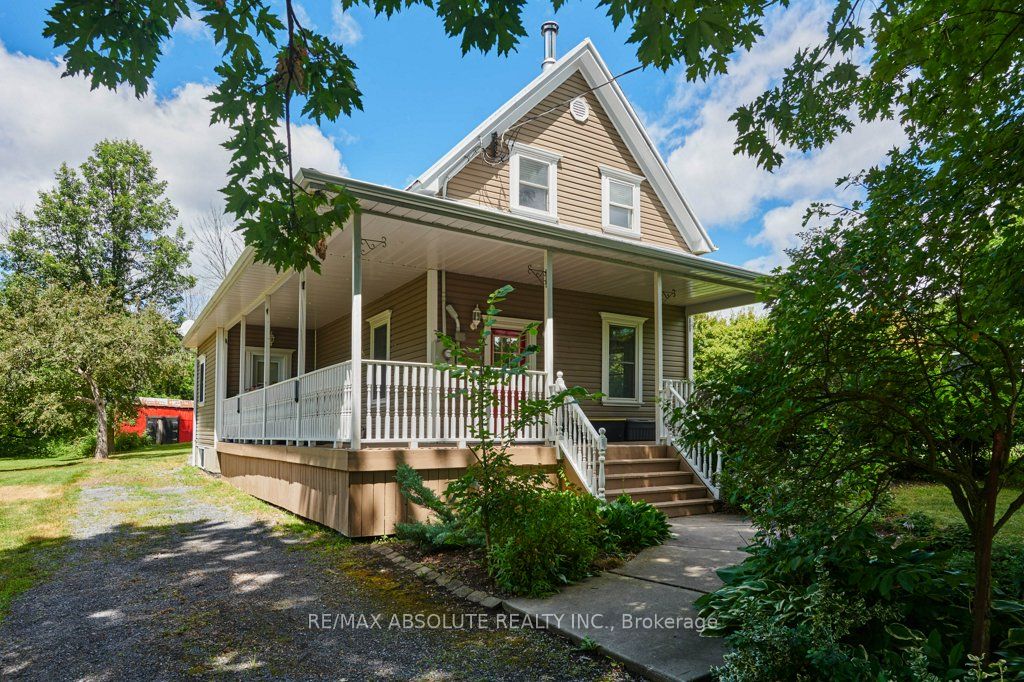 18597 Dundas Street Property Photo 1