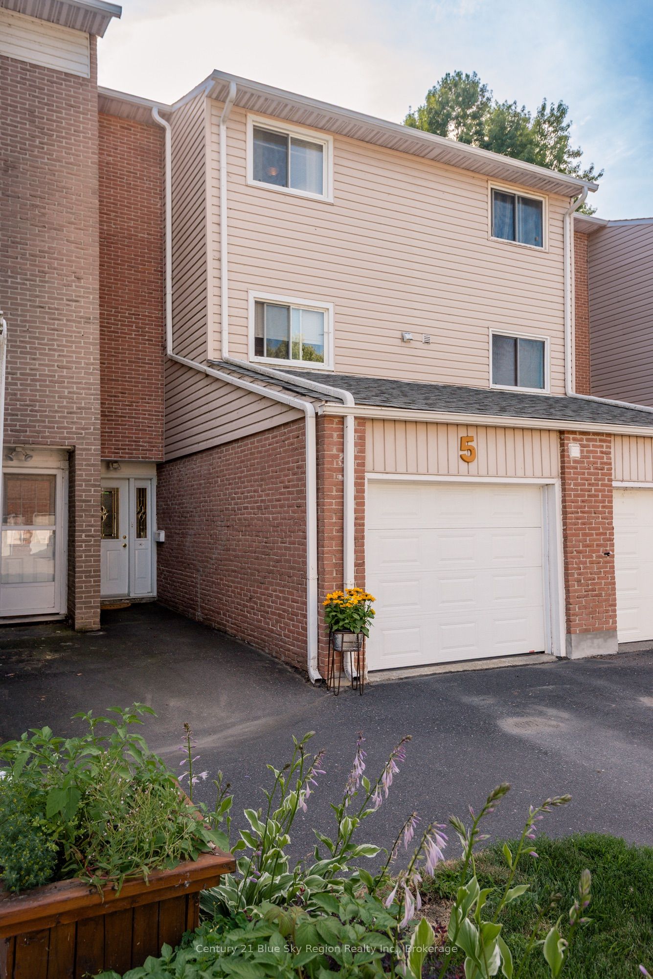 644 Lakeshore Drive 5 Property Photo 1