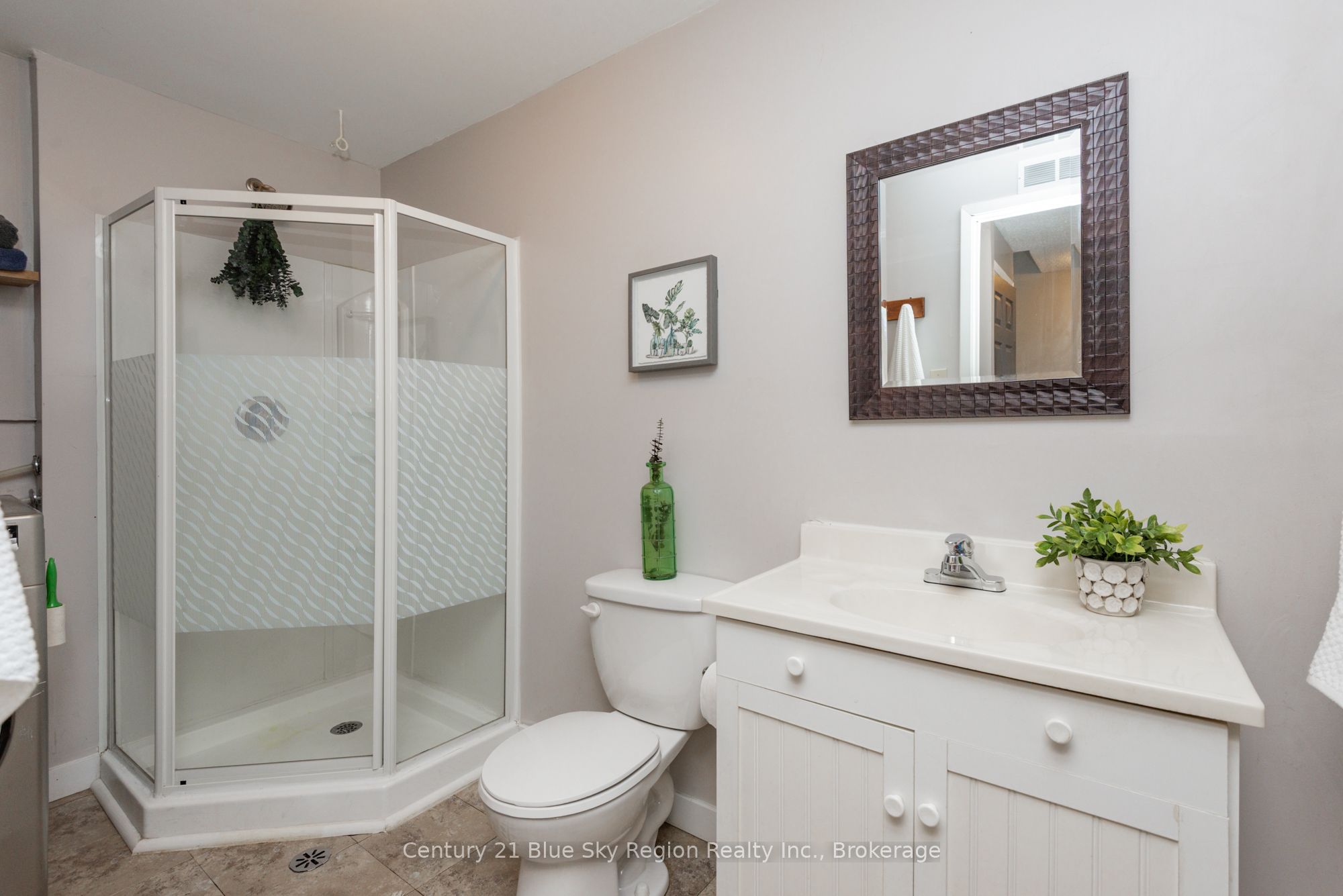 644 Lakeshore Drive 5 Property Photo 4