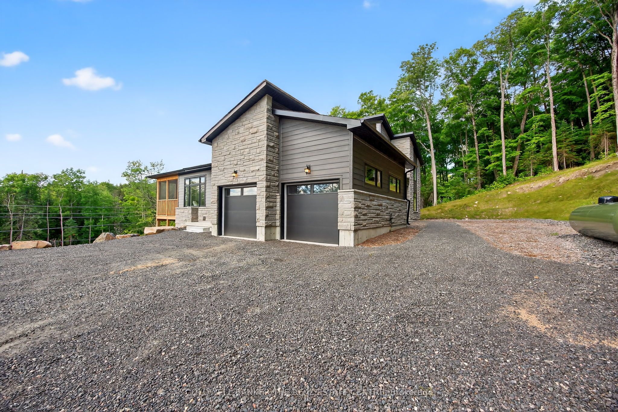 1008 Kingsridge Court Property Photo 3