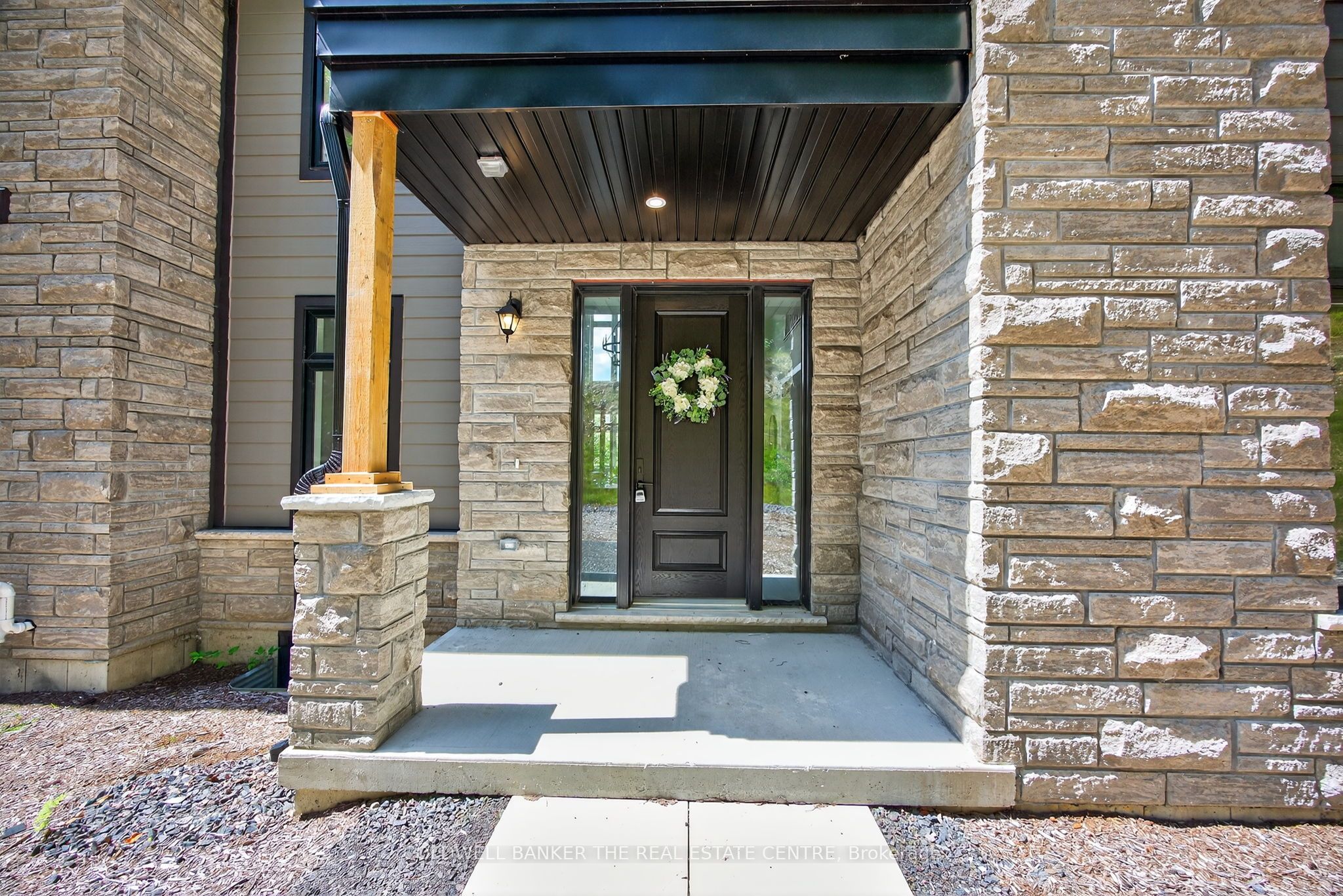 1008 Kingsridge Court Property Photo 4
