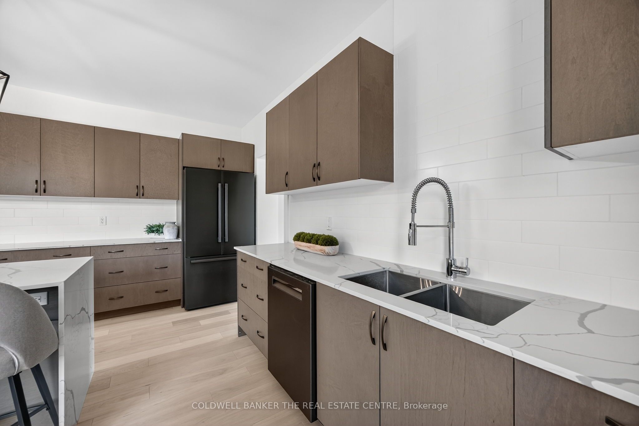 1008 Kingsridge Court Property Photo 17