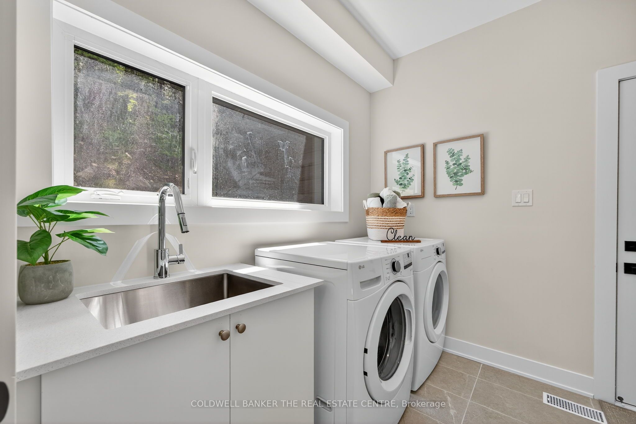 1008 Kingsridge Court Property Photo 28