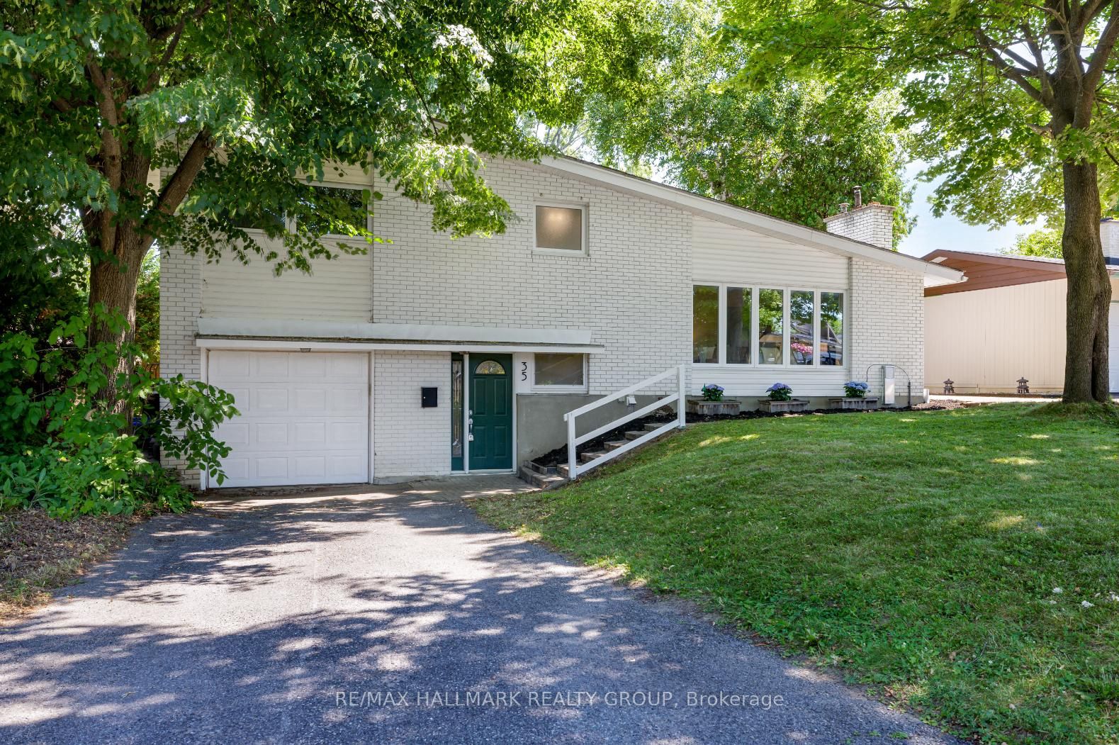 35 Cleadon Drive Property Photo 1