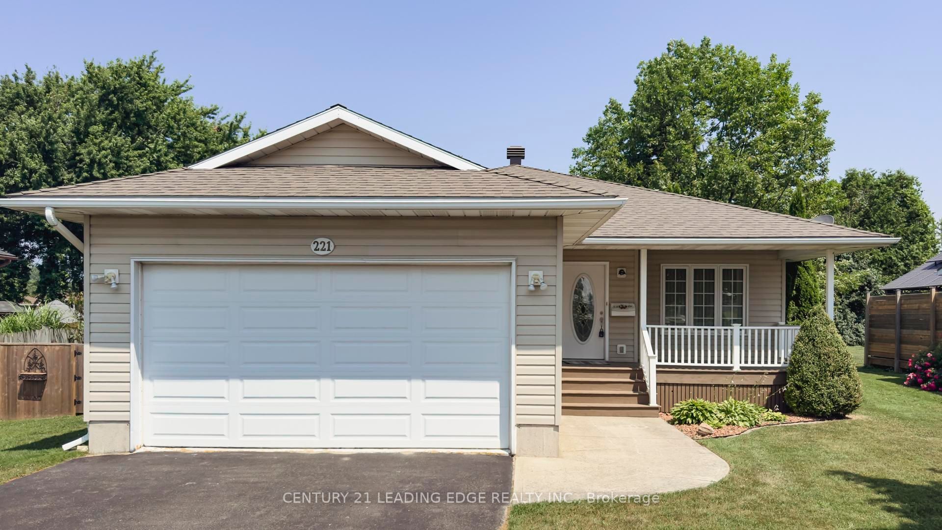 221 Suncoast Drive E Property Photo 1