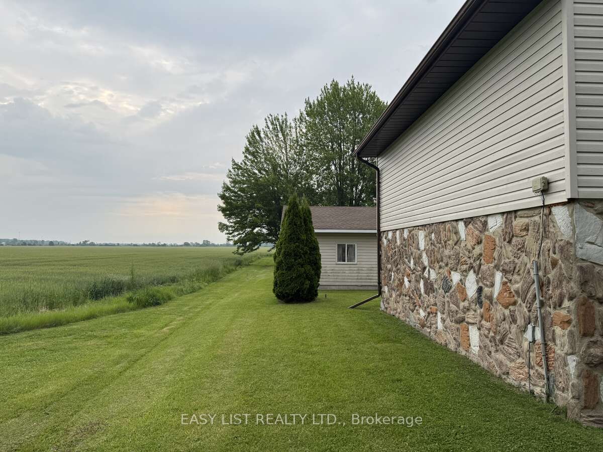 3104 St Clair Parkway Property Photo 5
