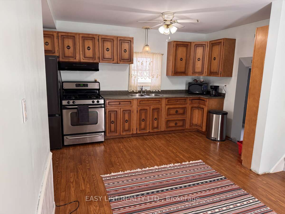3104 St Clair Parkway Property Photo 14
