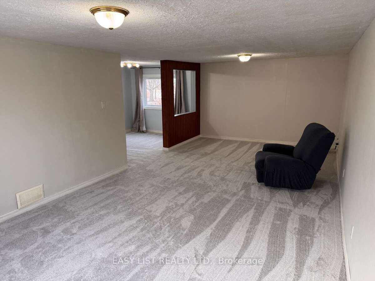 3104 St Clair Parkway Property Photo 17