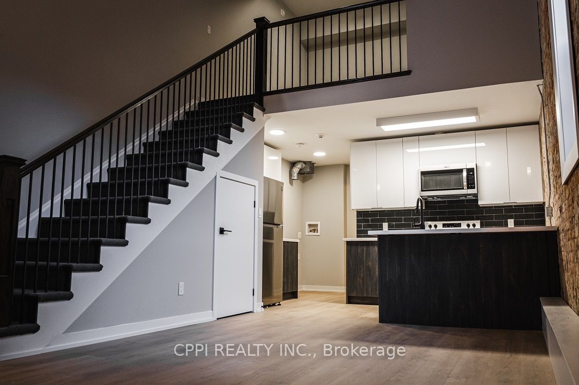 140 Simcoe St Property Photo 1