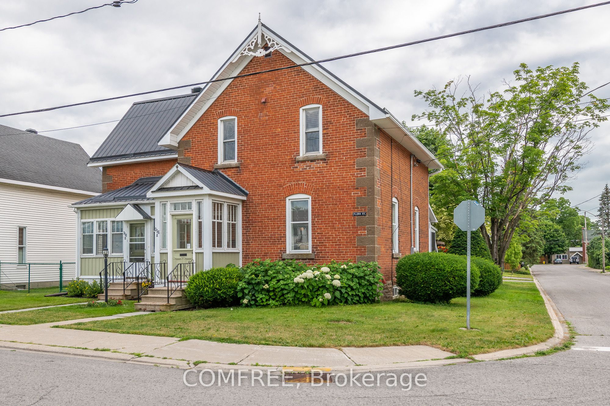 256a And 256b Flora Street Property Photo 3