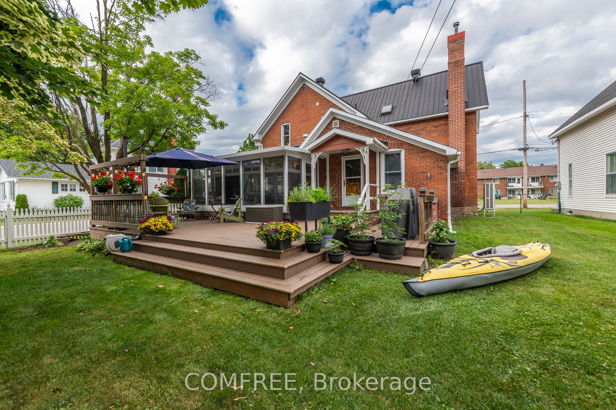 256a And 256b Flora Street Property Photo 6