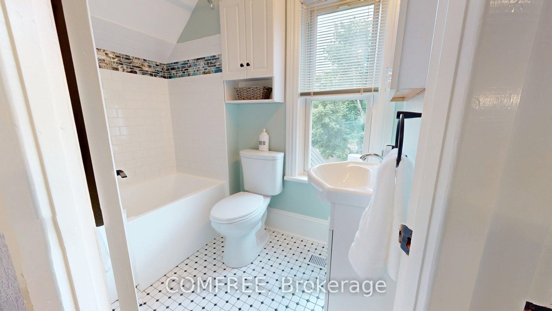 256a And 256b Flora Street Property Photo 23