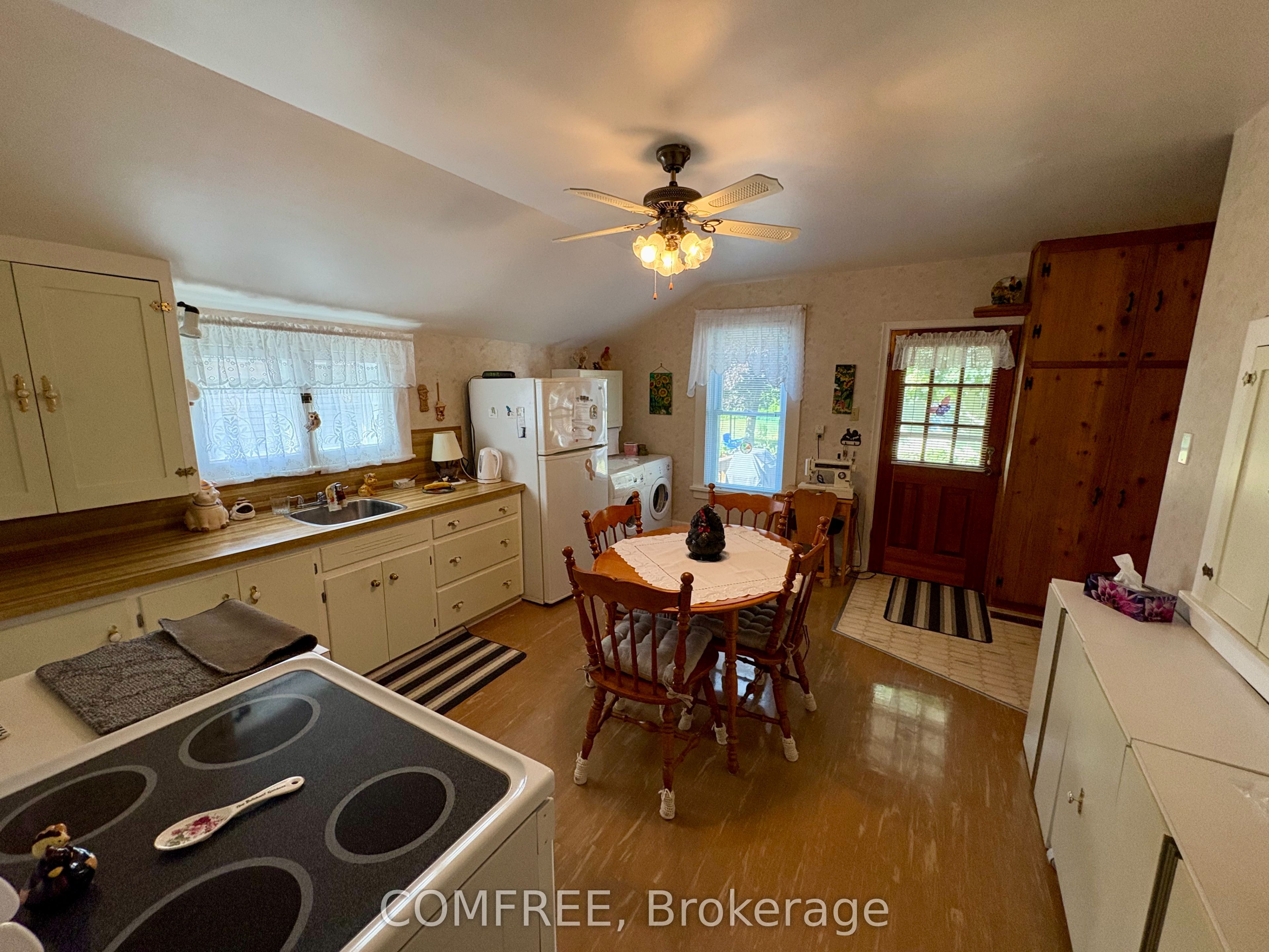 256a And 256b Flora Street Property Photo 27