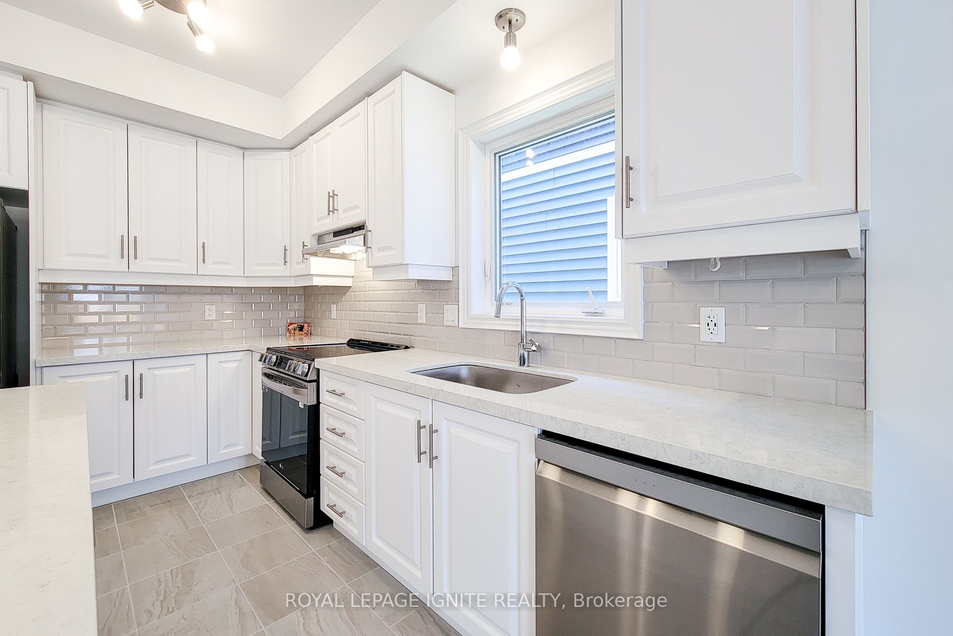 54 Beach Walk Crescent Property Photo 24
