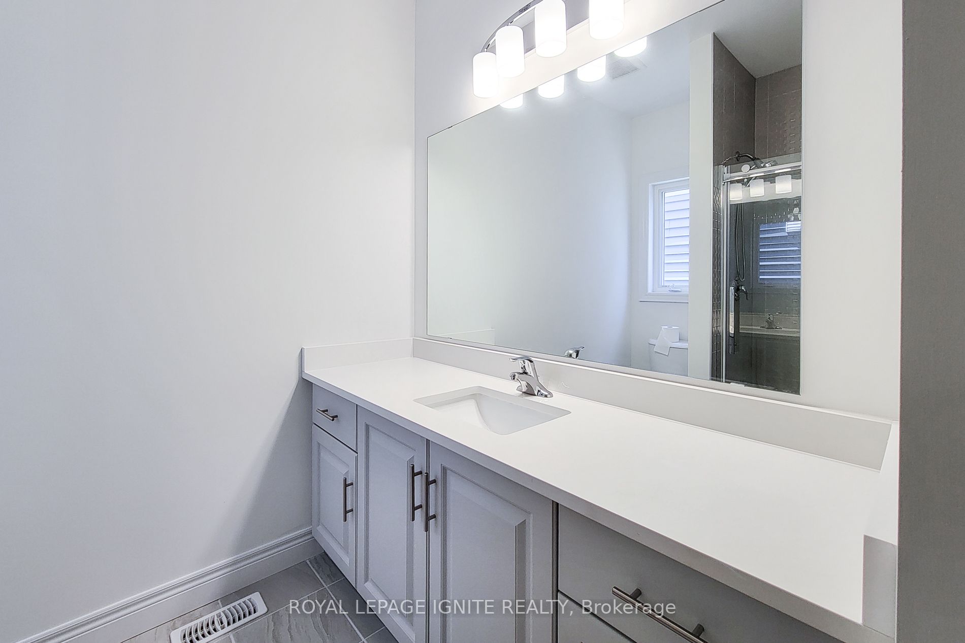54 Beach Walk Crescent Property Photo 32