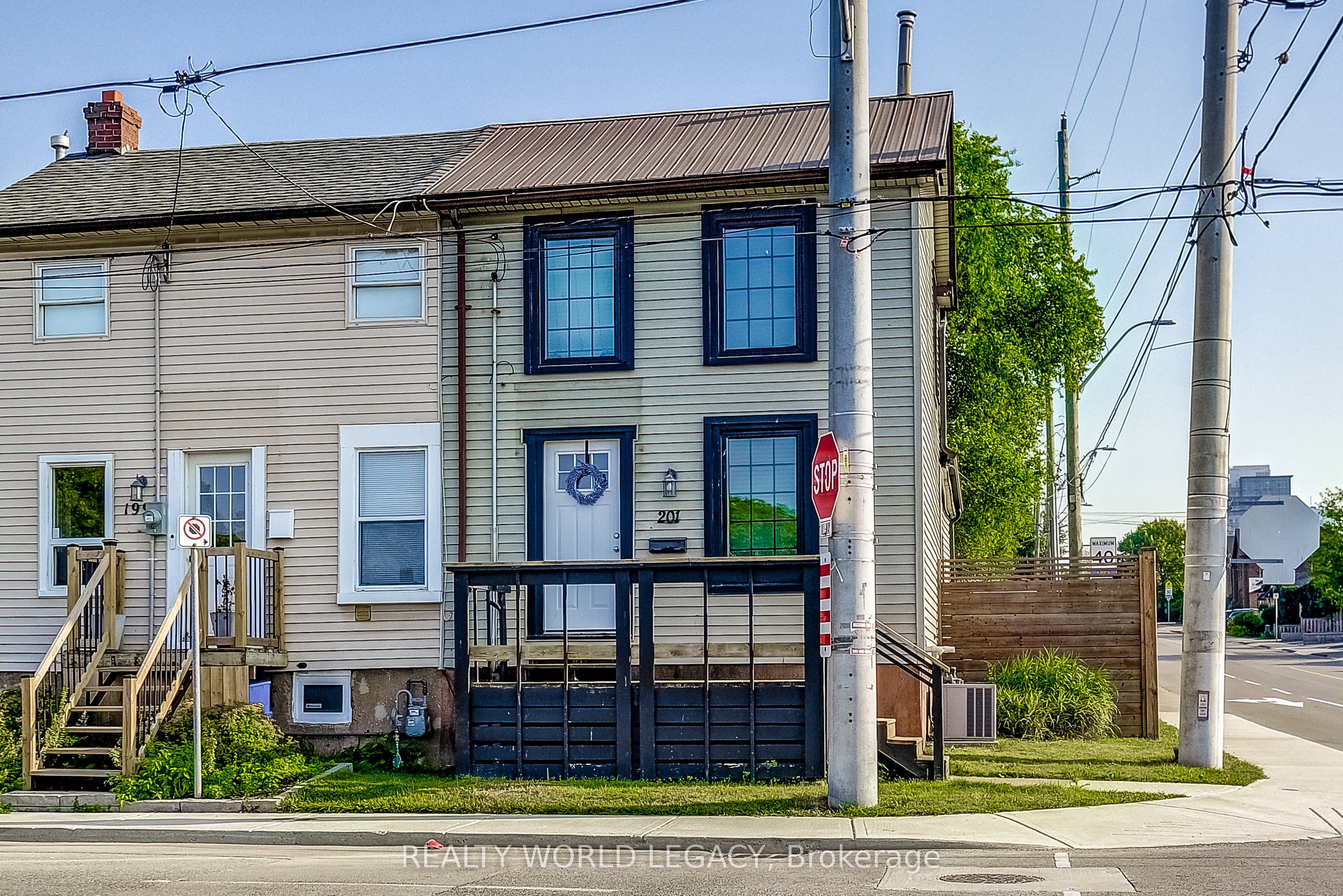 201 Barton Street W Property Photo 2