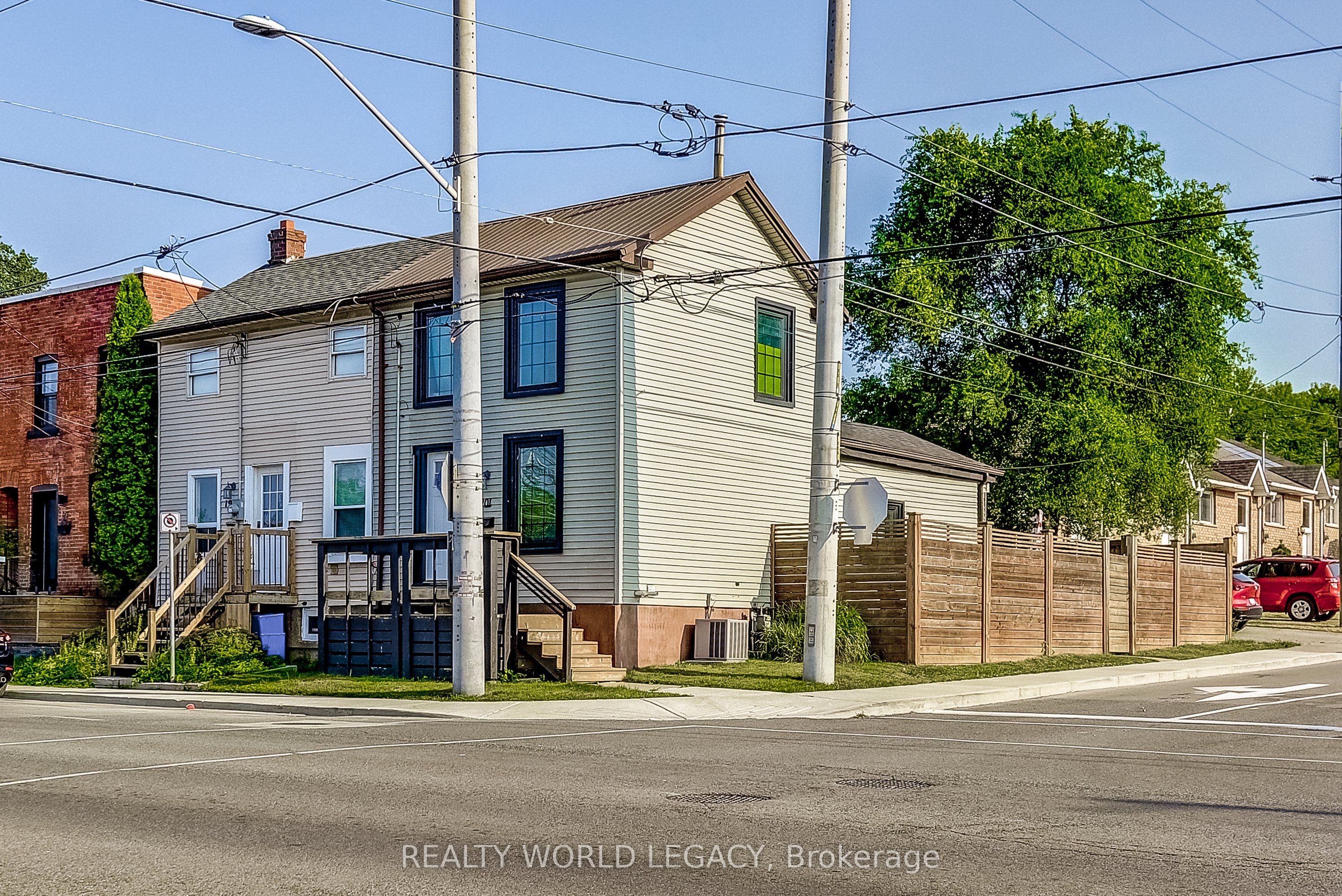201 Barton Street W Property Photo 3