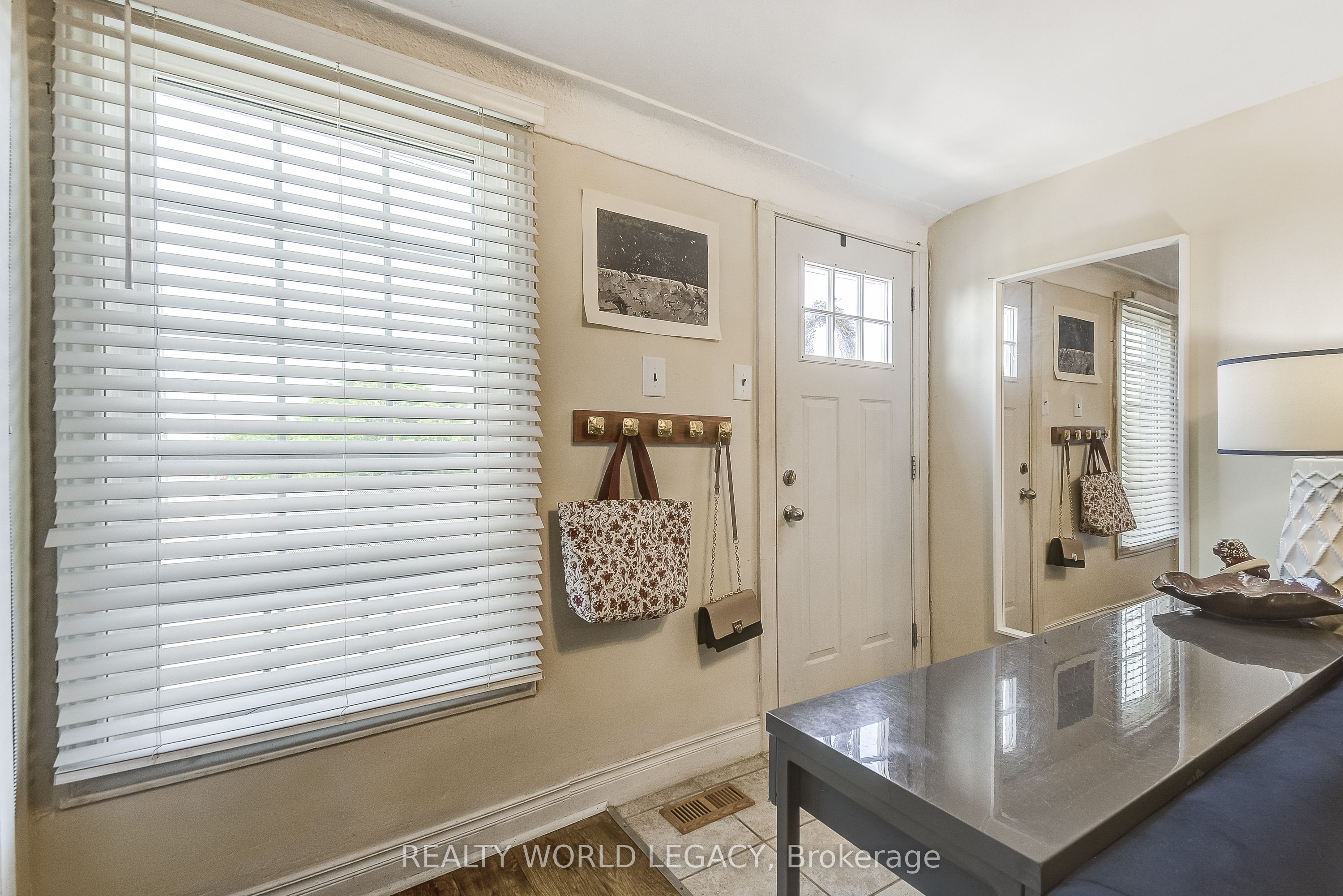 201 Barton Street W Property Photo 8