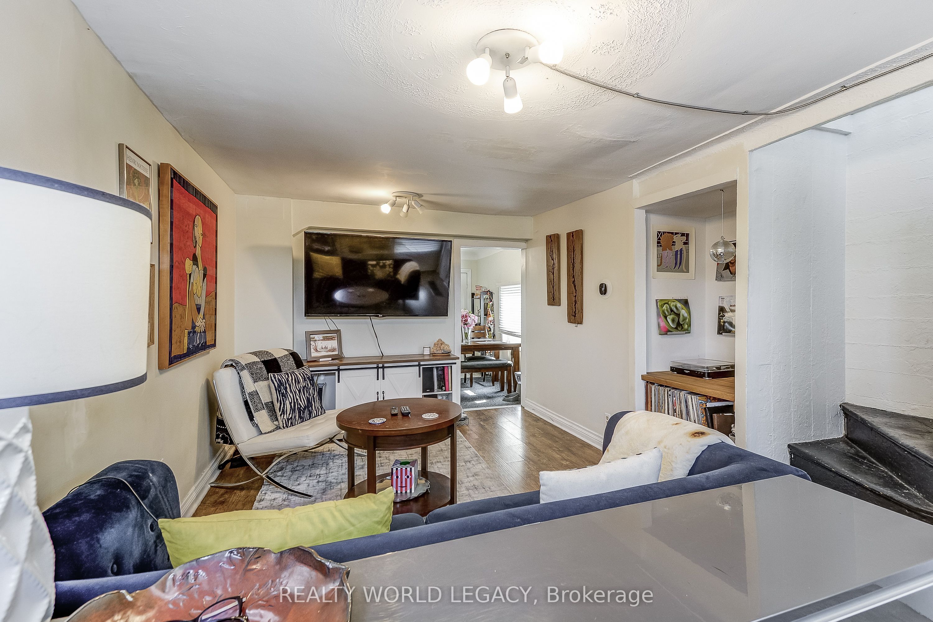 201 Barton Street W Property Photo 9