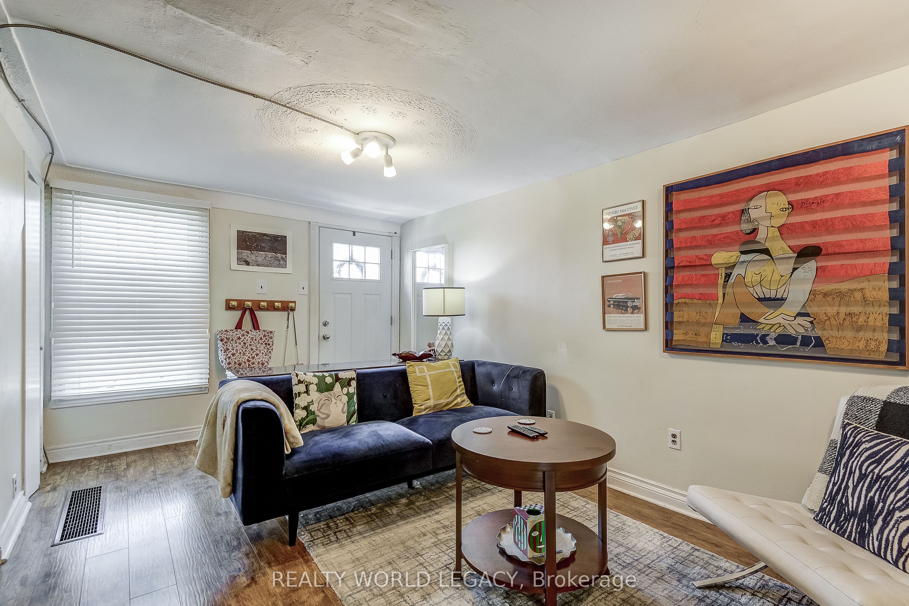 201 Barton Street W Property Photo 12