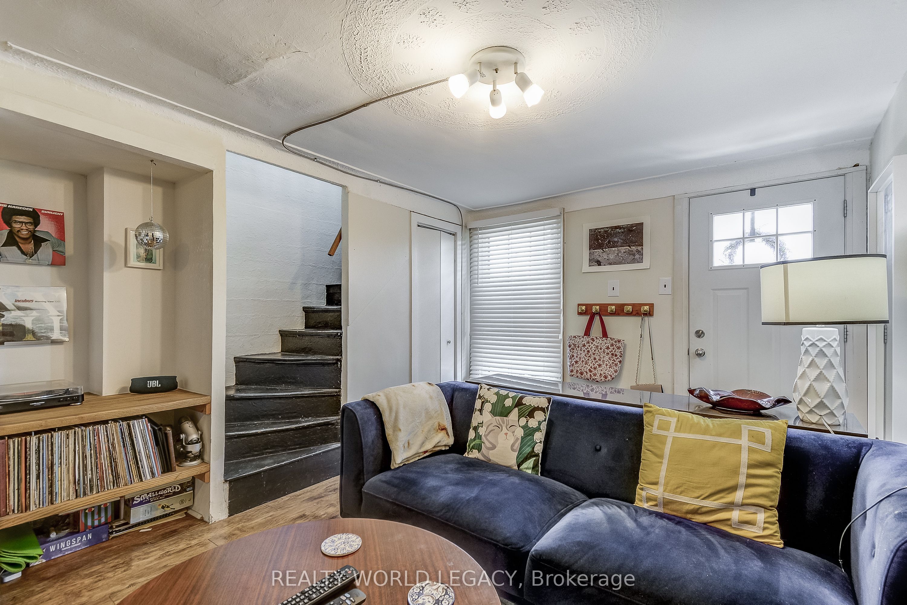 201 Barton Street W Property Photo 13
