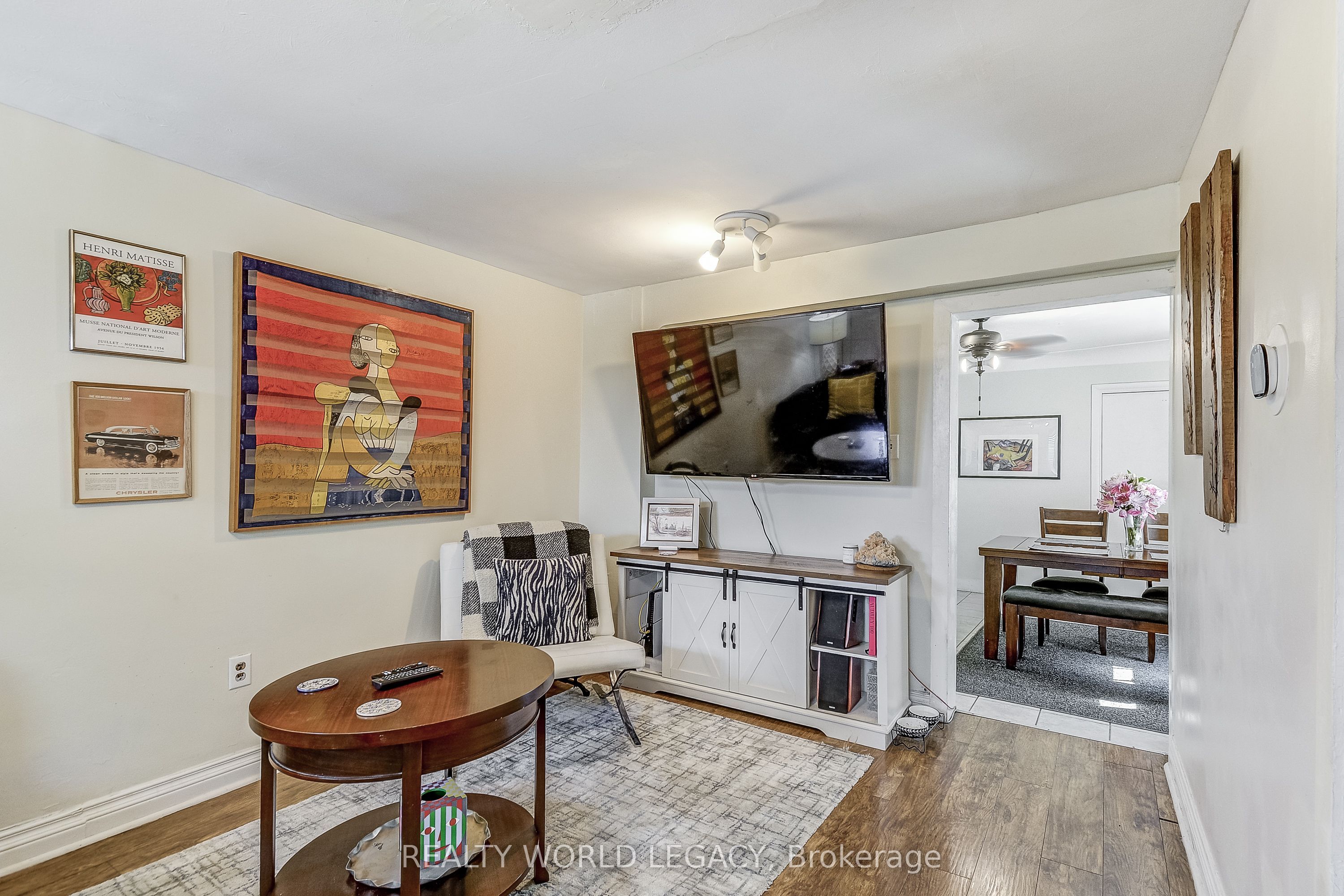 201 Barton Street W Property Photo 14