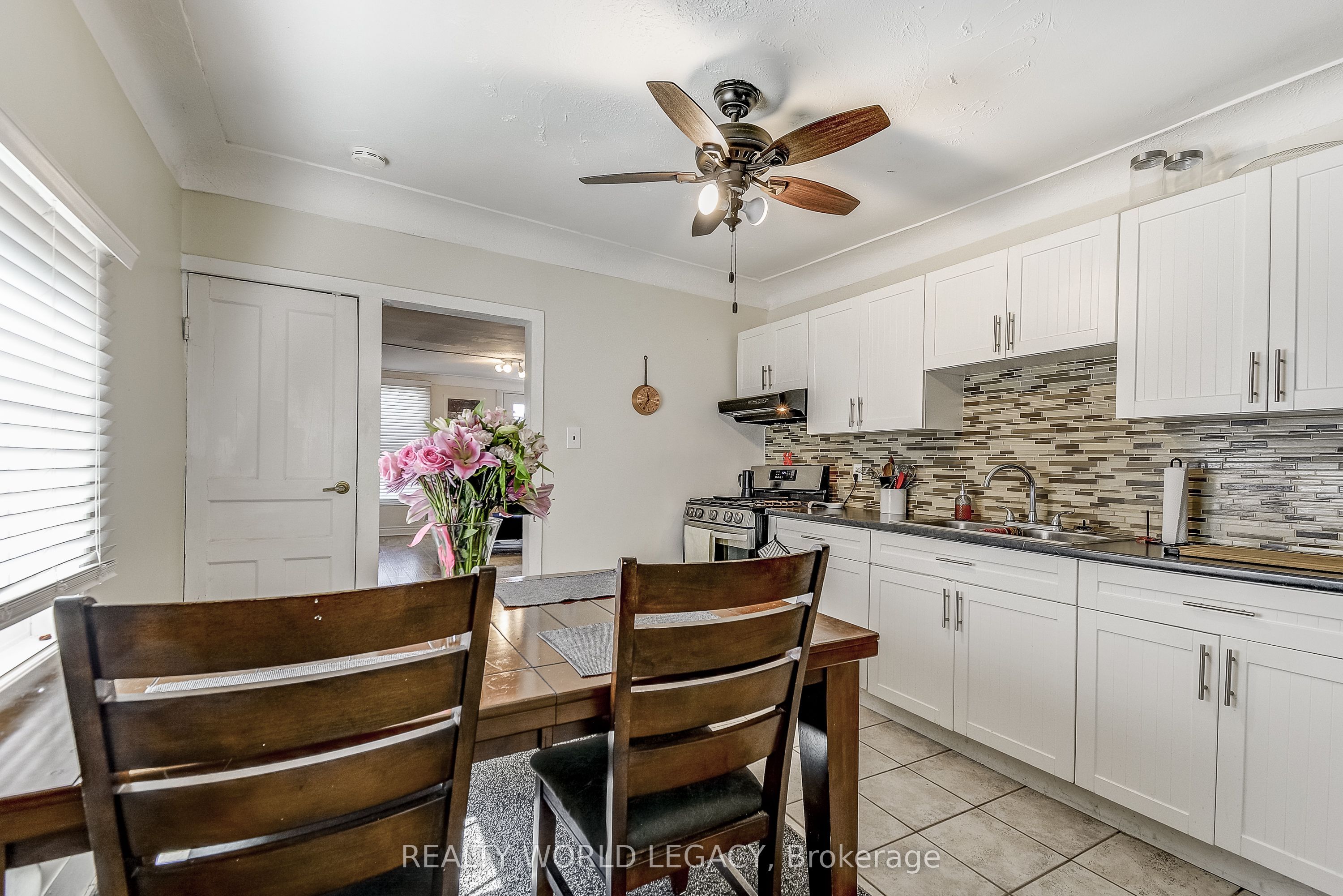 201 Barton Street W Property Photo 16
